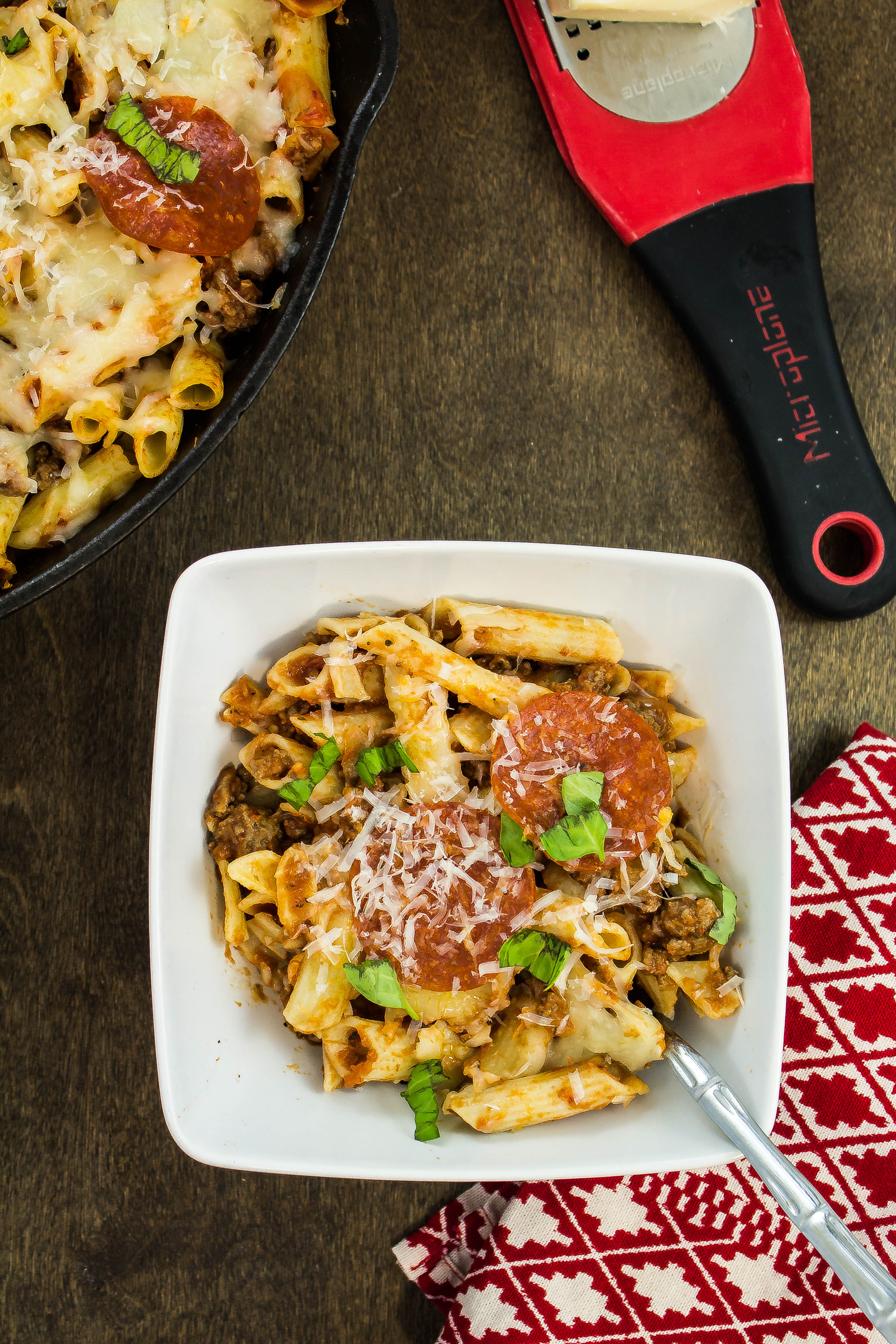 Skillet Pizza Pasta is a delicious and hearty pasta dish inspired by pepperoni pizza. Seasoned ground beef with pasta, marinara sauce, topped with mozzarella cheese and pepperoni. Weight Watchers friendly recipe! www.bitesofflavor.com
